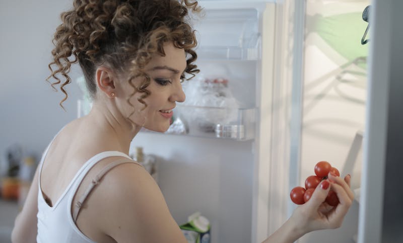 limpiar un frigoríficos y mantenerlo libre de olores y bacterias requiere productos profesionales