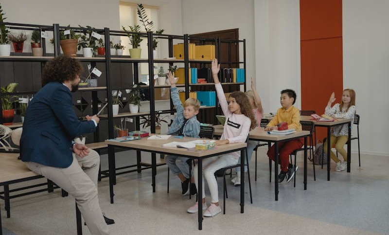 Una limpieza para colegios adecuada no se limita a las aulas. Debe incorporar todas las zonas accesibles.